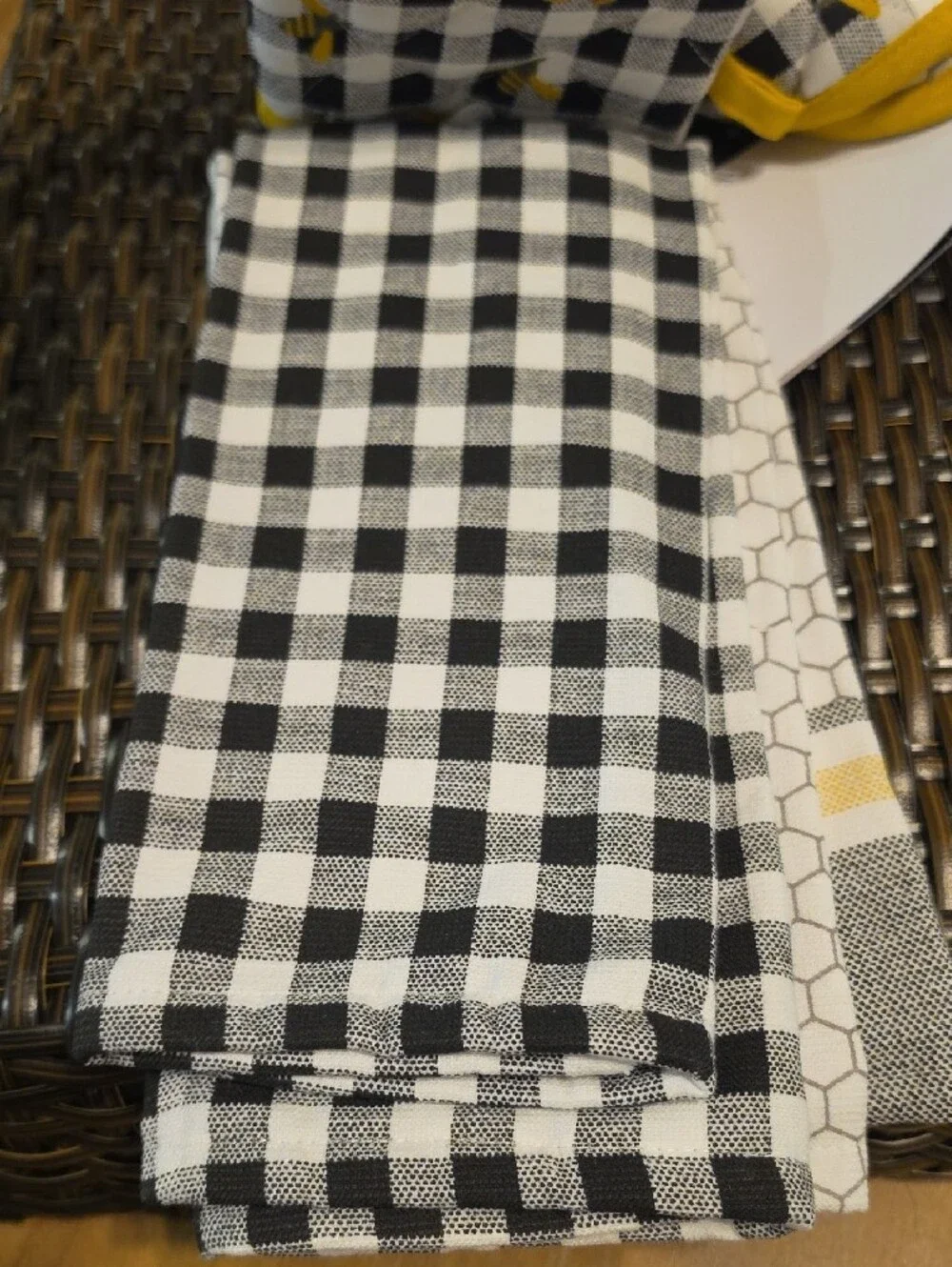 Mainstays 5pc  Black & White Check Pot Holder and Towel Set with Bee NWT